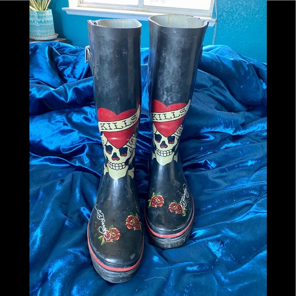 ed hardy boots size 9